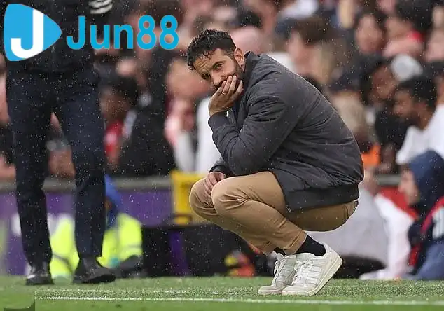 Ruben Amorim phải nhanh chóng giải quyết “điểm yếu tâm lý” của Manchester United. (Ảnh: EPA)