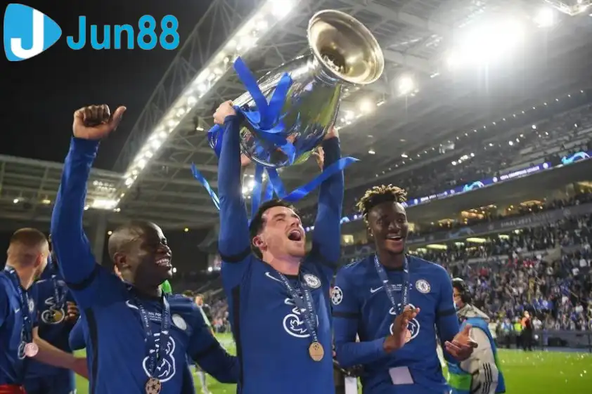 Chilwell góp công vào chức vô địch Champions League của Chelsea năm 2021 (Ảnh: TNT)